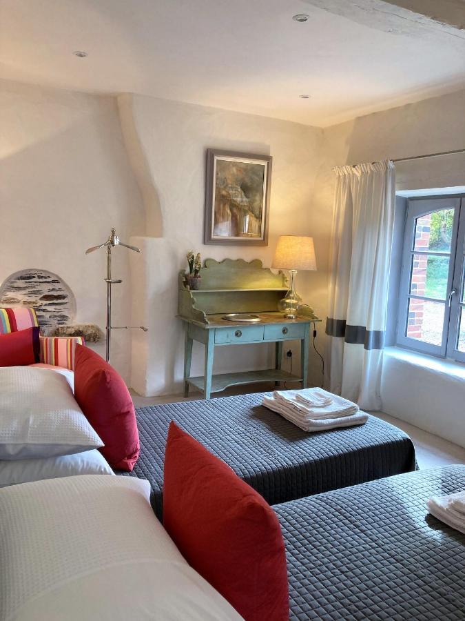 La Veillonnais Bed & Breakfast Angrie Bagian luar foto